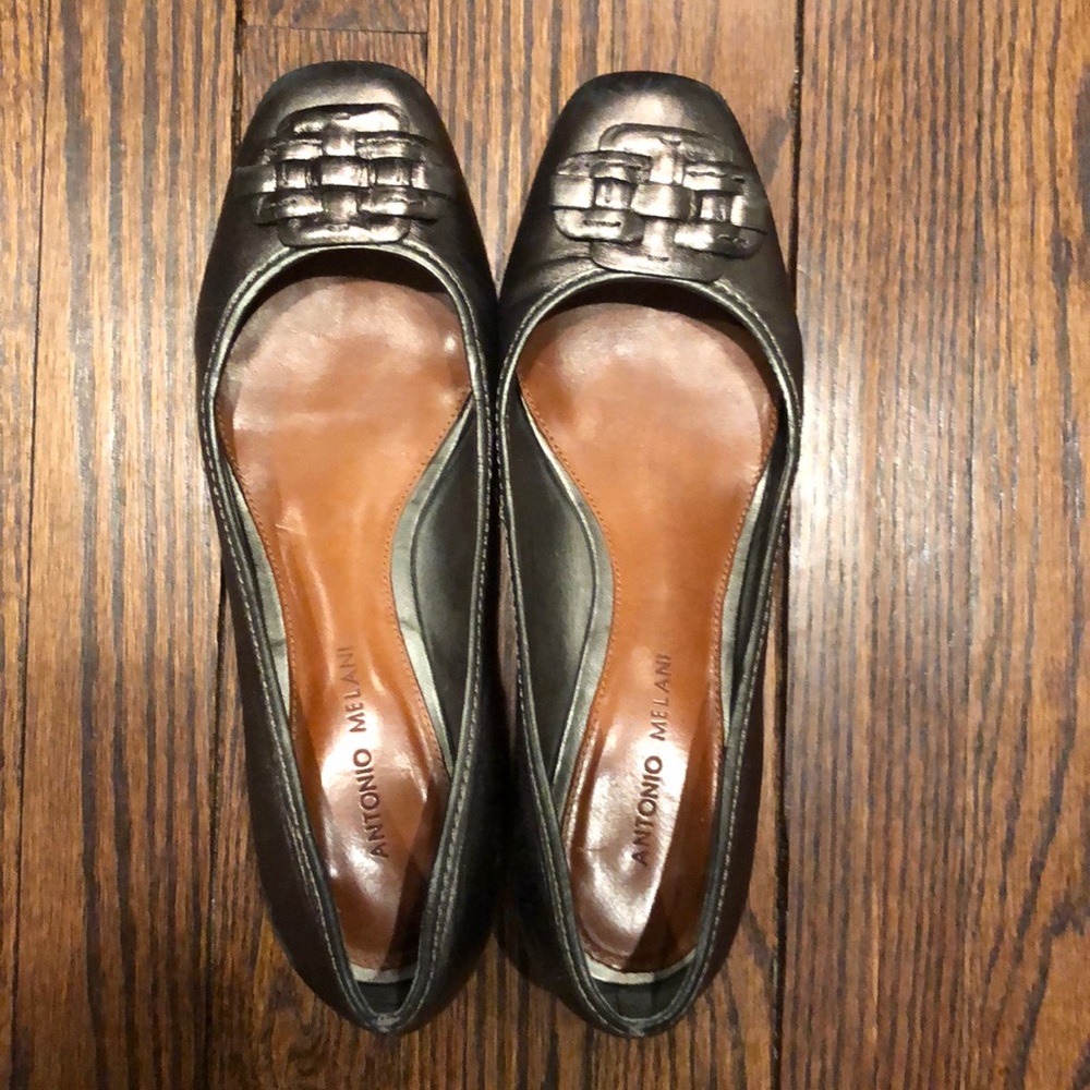 Antonio Melani 9.5 low wedge silver heels